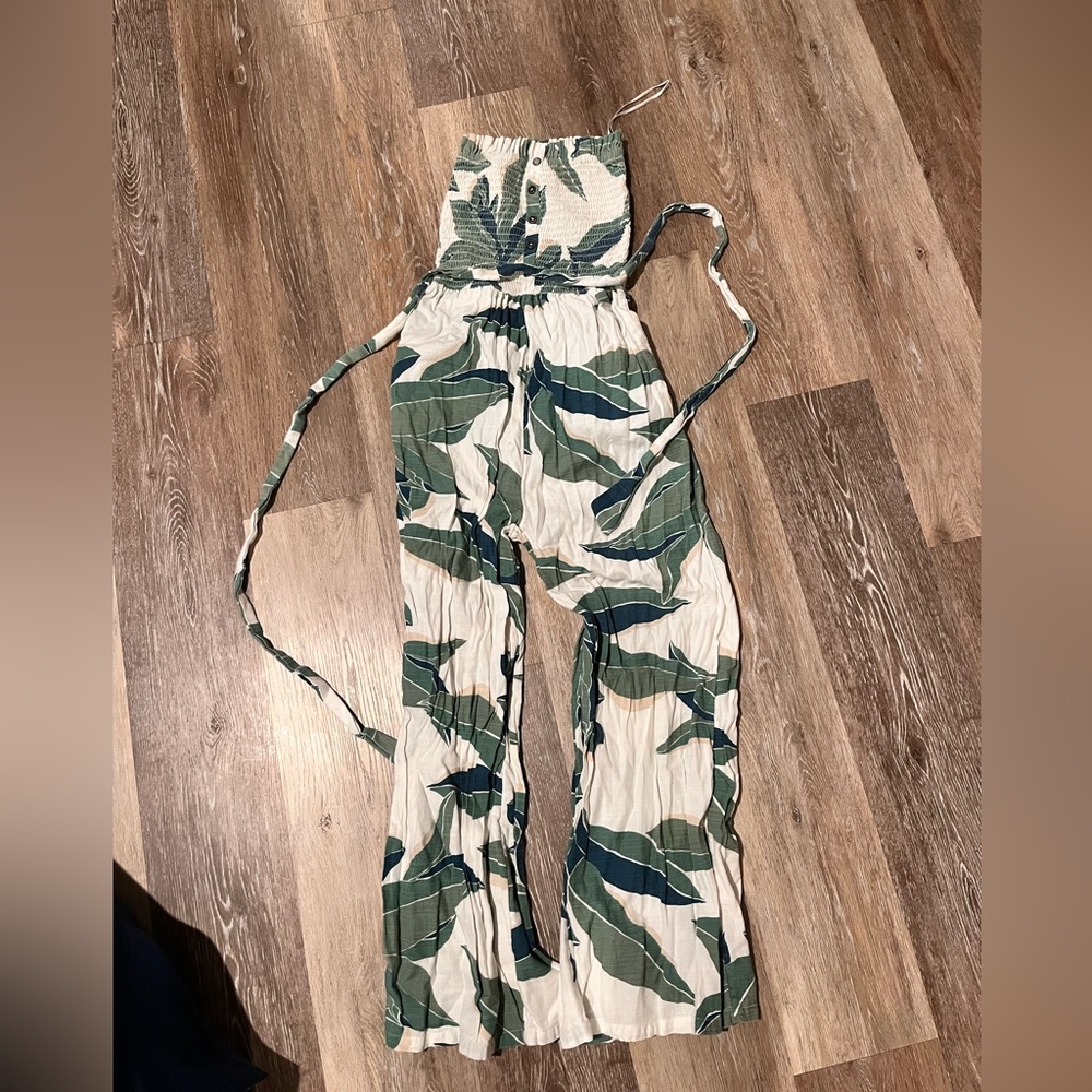 Billabong pant romper.
